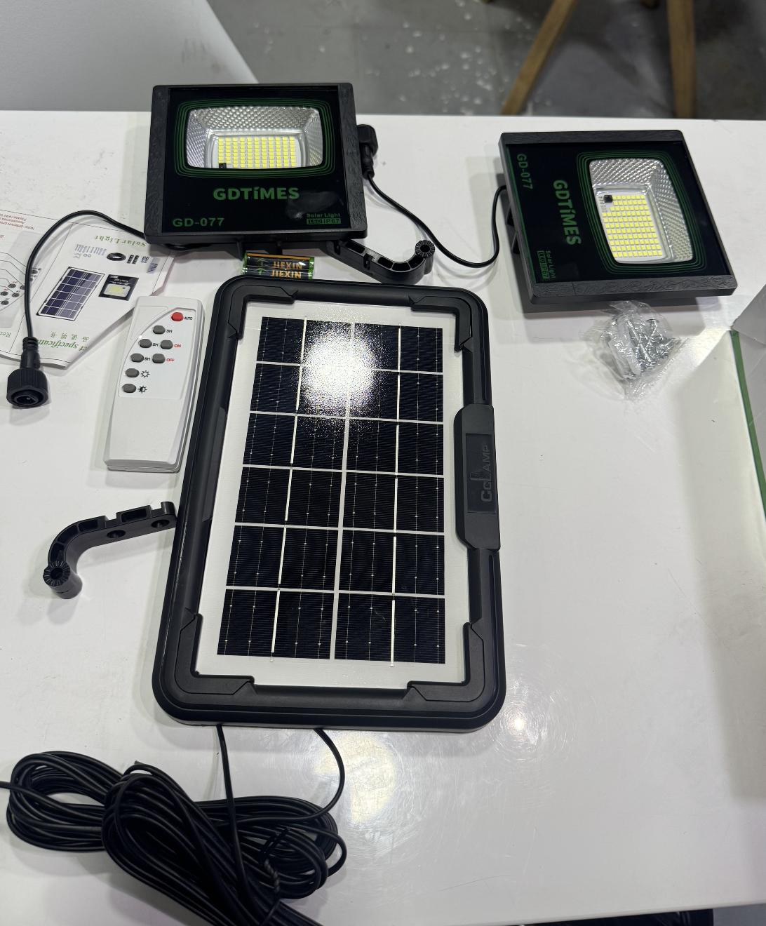 Combo Reflectores Solares GD077 30W 💡